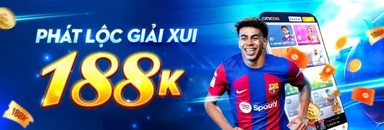 Sân bóng đá xanh mướt với quả bóng và cầu môn, đại diện cho cá cược bóng đá tại 8kbet buzz